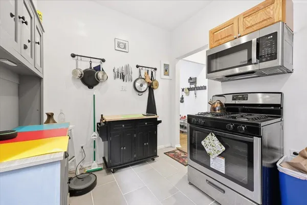 $2,000 | 56 Glenwood Avenue, Unit 26, Jersey City, NJ 07306