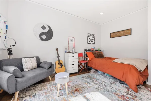 $2,000 | 56 Glenwood Avenue, Unit 26, Jersey City, NJ 07306