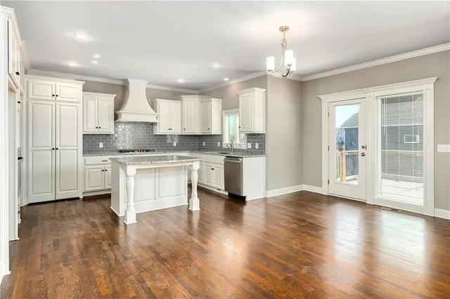 $499,900 | 4901 Northeast 105th Street, Kansas City, MO 64156