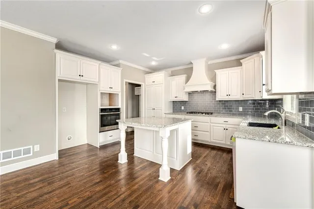 $499,900 | 4901 Northeast 105th Street, Kansas City, MO 64156