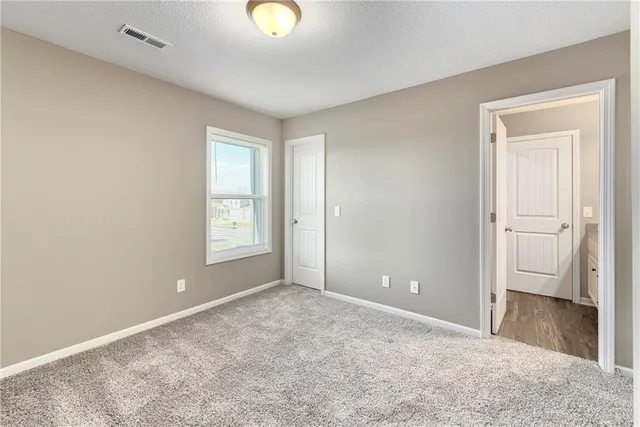 $499,900 | 4901 Northeast 105th Street, Kansas City, MO 64156