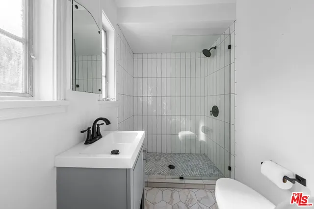 $7,000 | 2565 Canyon Drive, Los Angeles, CA 90068