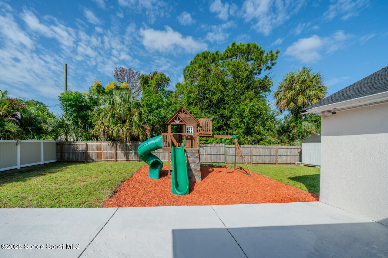 490 Tillman Avenue Southwest Palm Bay, FL 32908 - Photo 16 of 38 a view of a backyard with swimming pool
