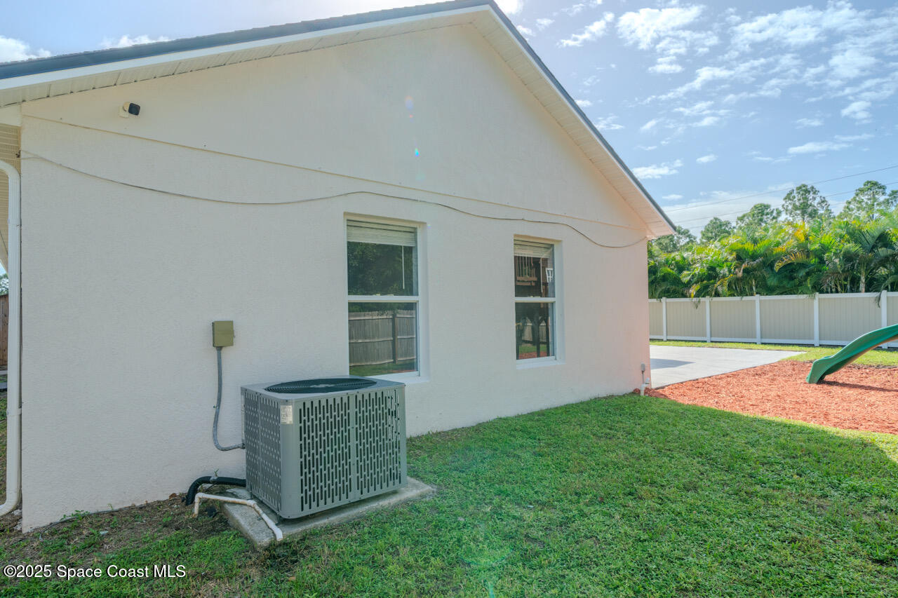 490 Tillman Avenue Southwest Palm Bay, FL 32908 - Photo 35 of 38 a backyard of a house with lots of green space