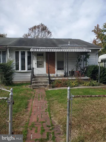 a front view of house with yard