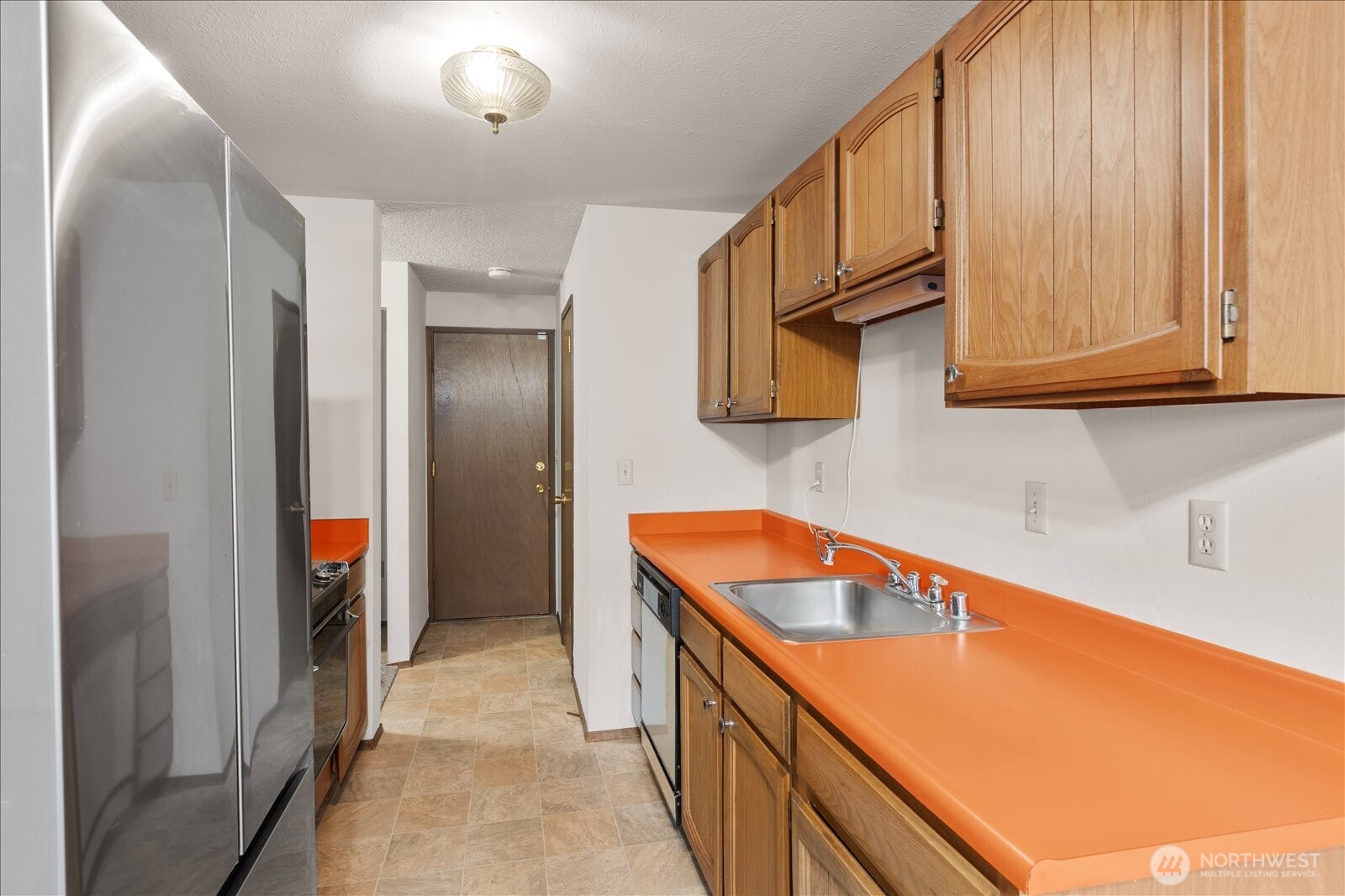15914 3rd Place Southwest, Unit C Burien, WA 98166 - Photo 11 of 34 a hallway with washer and dryer