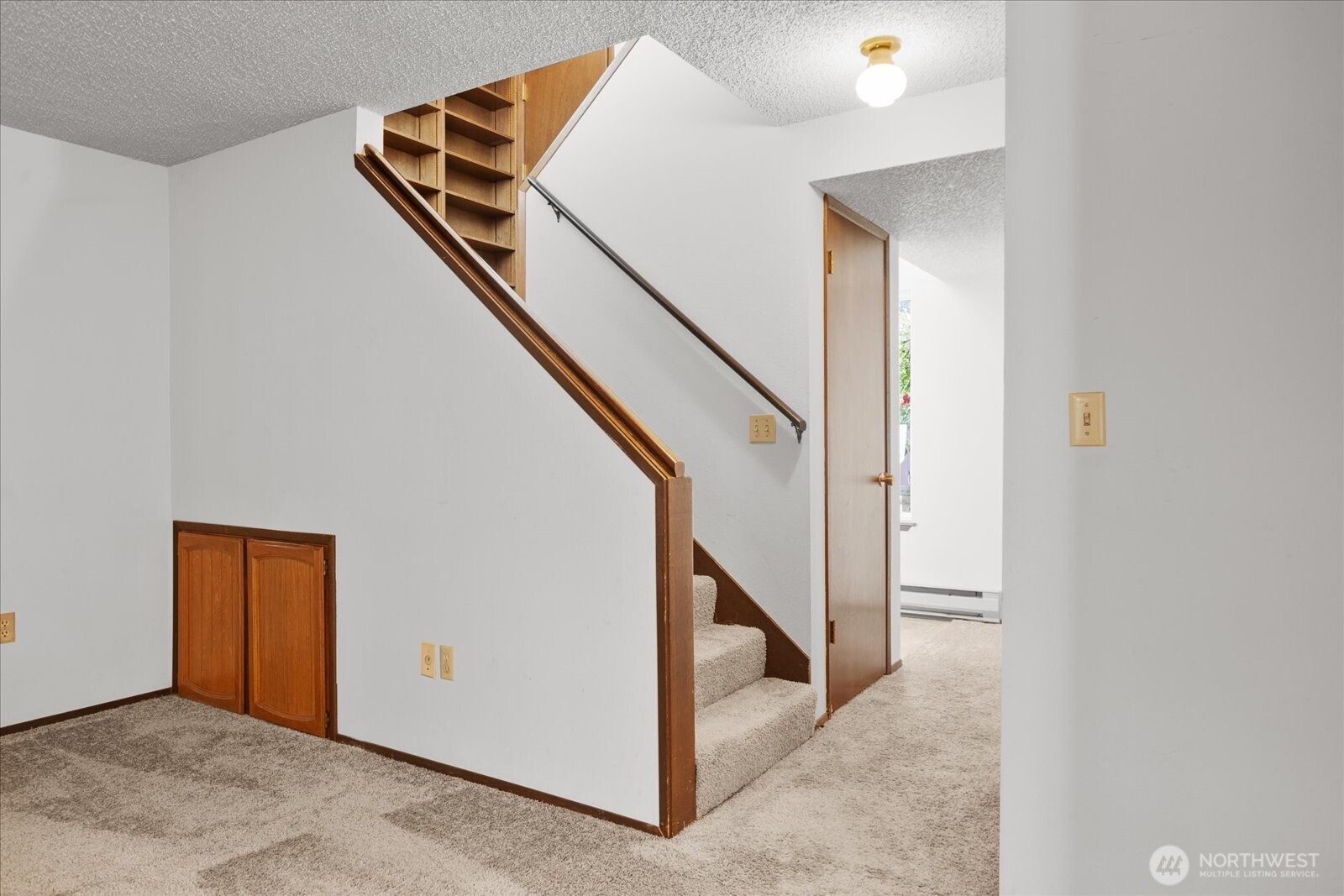 15914 3rd Place Southwest, Unit C Burien, WA 98166 - Photo 13 of 34 a view of an entryway