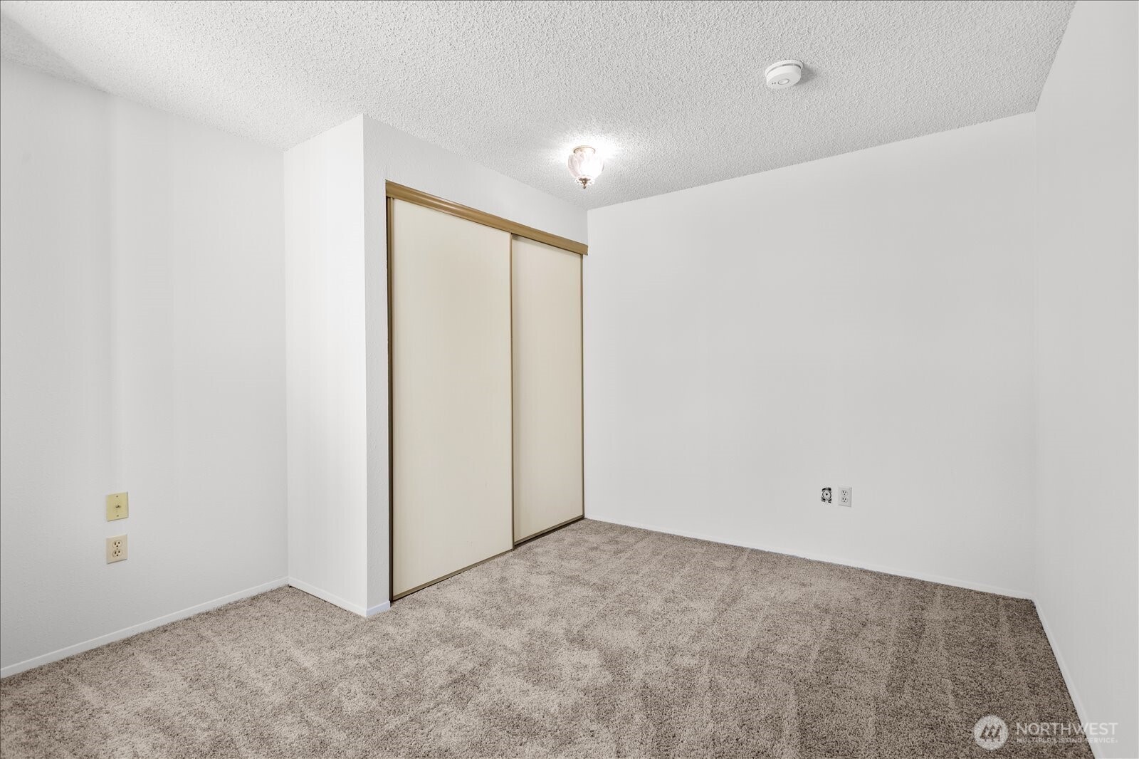 15914 3rd Place Southwest, Unit C Burien, WA 98166 - Photo 18 of 34 an empty room with an entryway
