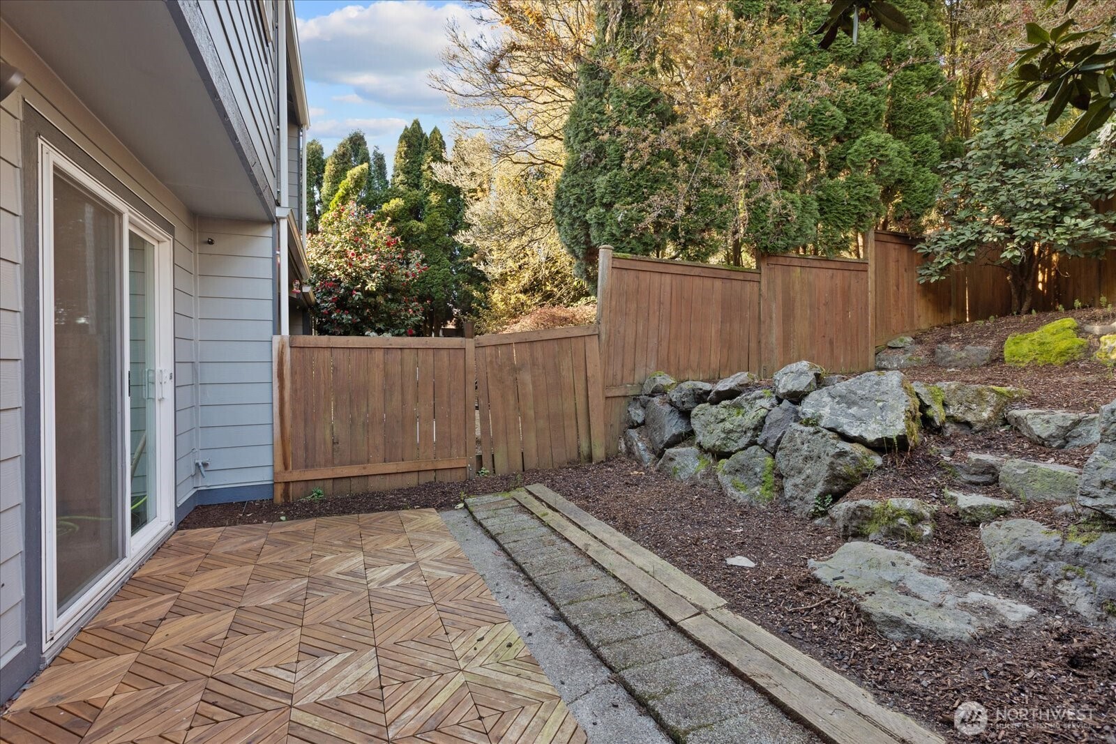 15914 3rd Place Southwest, Unit C Burien, WA 98166 - Photo 29 of 34 a backyard of a house with lots of green space