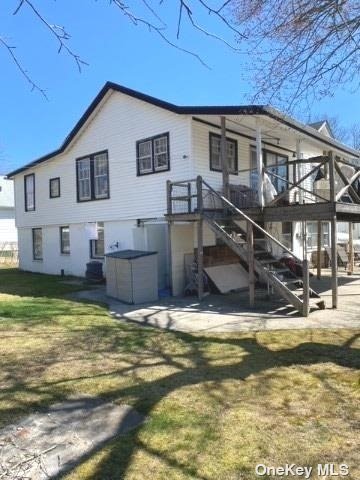 a view of a house with swimming pool