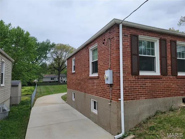 $1,400 | 225 South Barat Avenue, Ferguson, MO 63135
