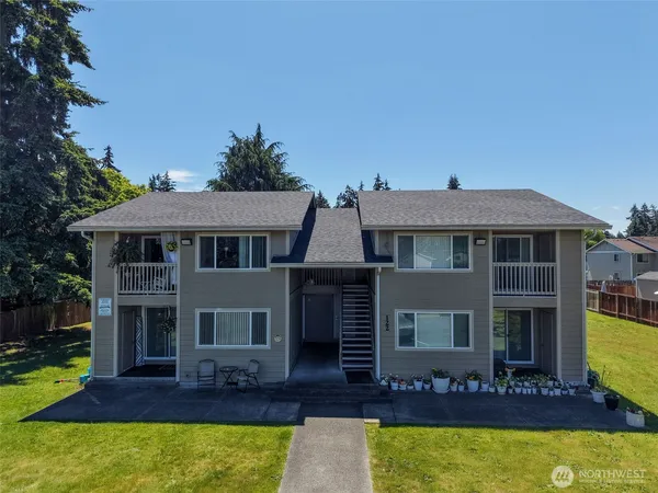 $999,950 | 122 169th Street East, Spanaway, WA 98387
