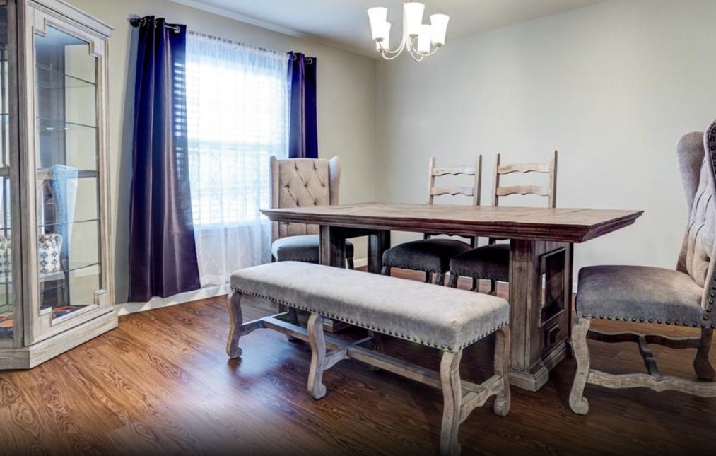 1 Rodeo Bend Drive Manvel, TX 77578 - Photo 3 of 22 a room with furniture and window