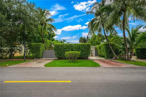 a view of a yard with palm trees