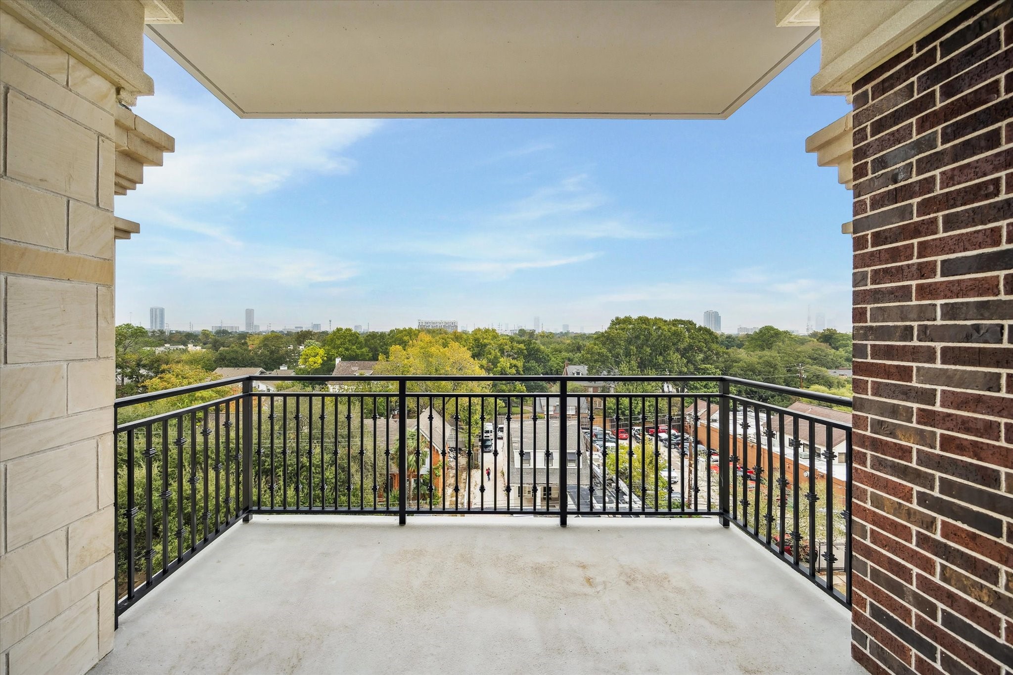 1717 Bissonnet Street, Unit 1101 Houston, TX 77005 - Photo 28 of 34 a view of balcony with a yard