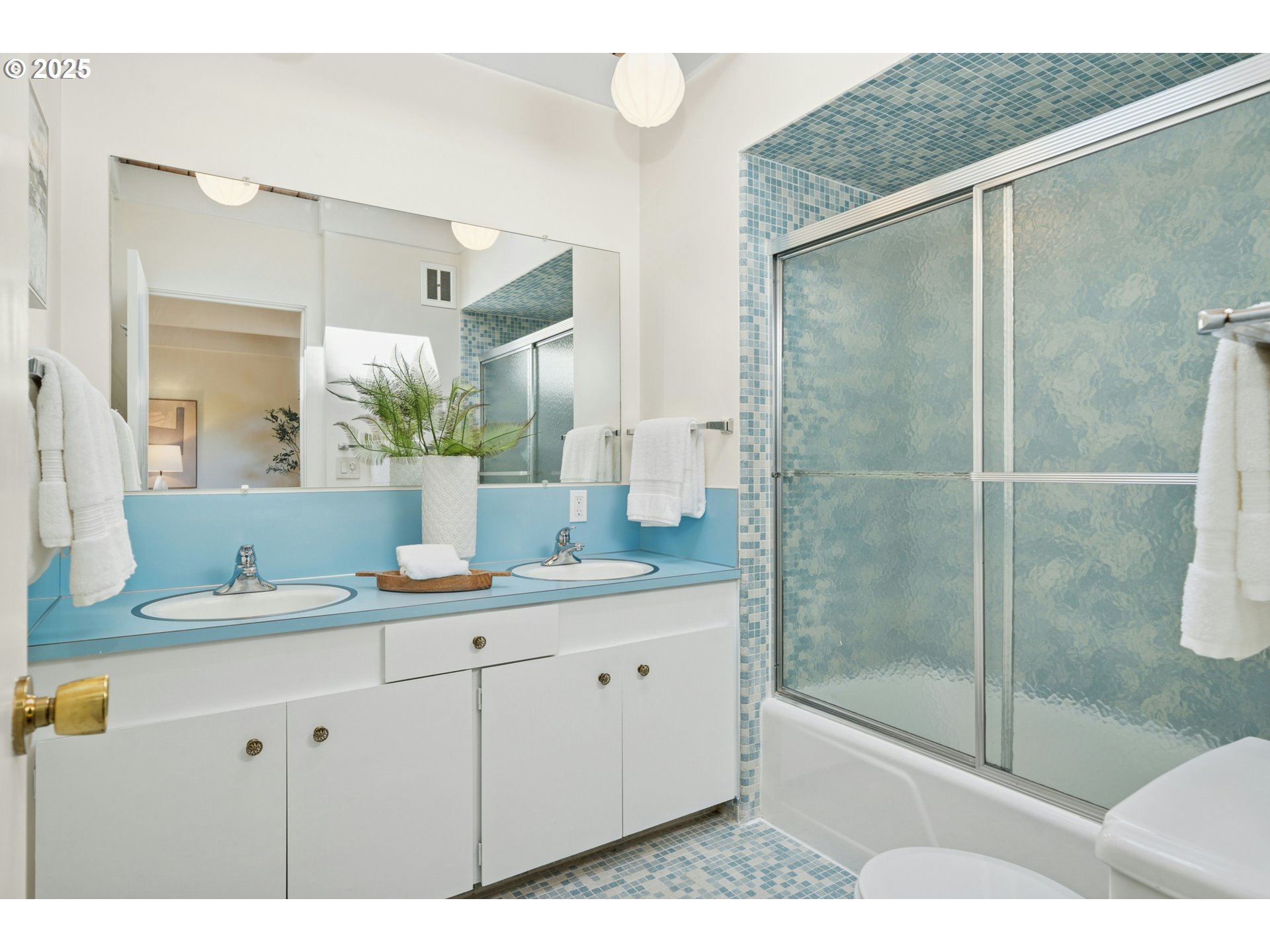 4623 Northwest Seblar Terrace Portland, OR 97210 - Photo 27 of 38 Attached Bathroom #2