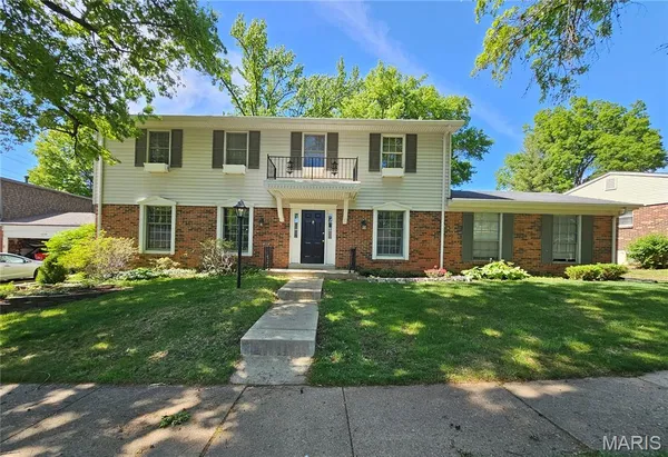 $417,500 | 1294 Pinrun Drive, Ballwin, MO 63011