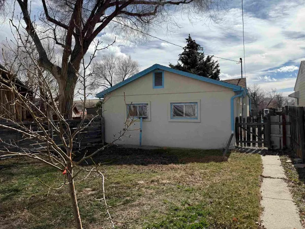 $135,000 | 720 Richards Street, Thermopolis, WY 82443