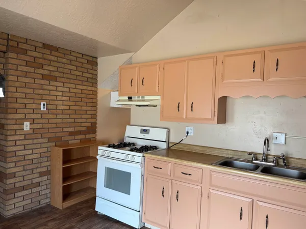 $135,000 | 720 Richards Street, Thermopolis, WY 82443