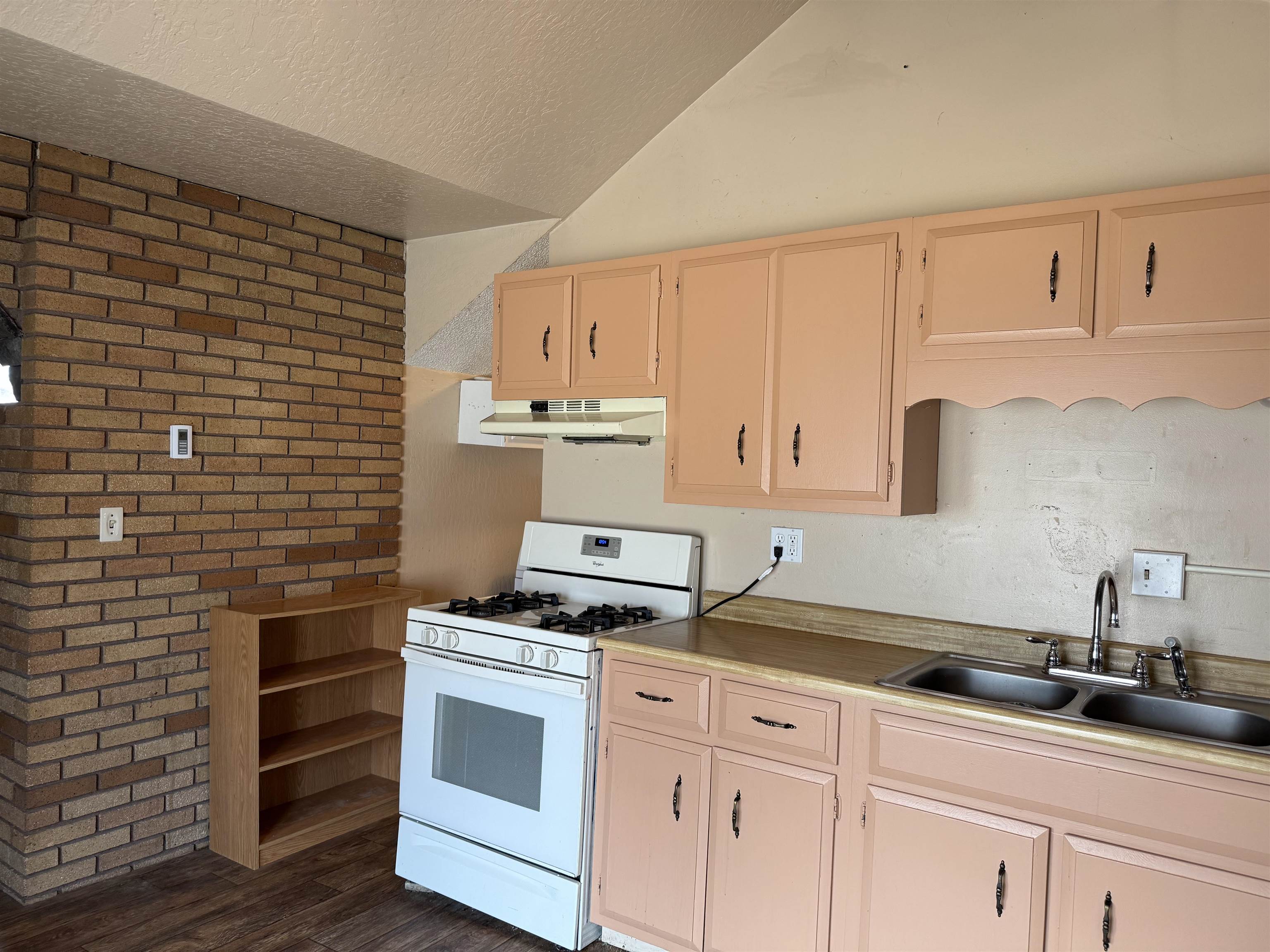 720 Richards Street Thermopolis, WY 82443 - Photo 9 of 22