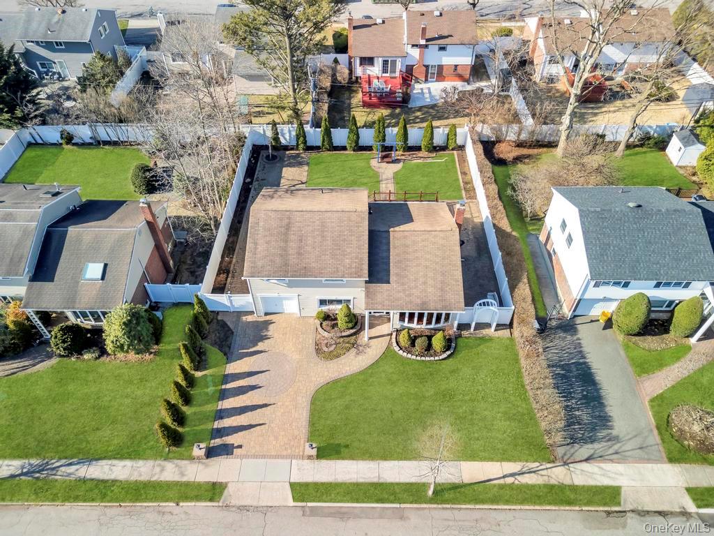 16 Phipps Lane Plainview, NY 11803 - Photo 2 of 26