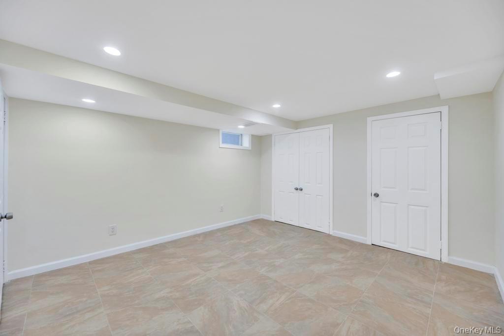 16 Phipps Lane Plainview, NY 11803 - Photo 21 of 26