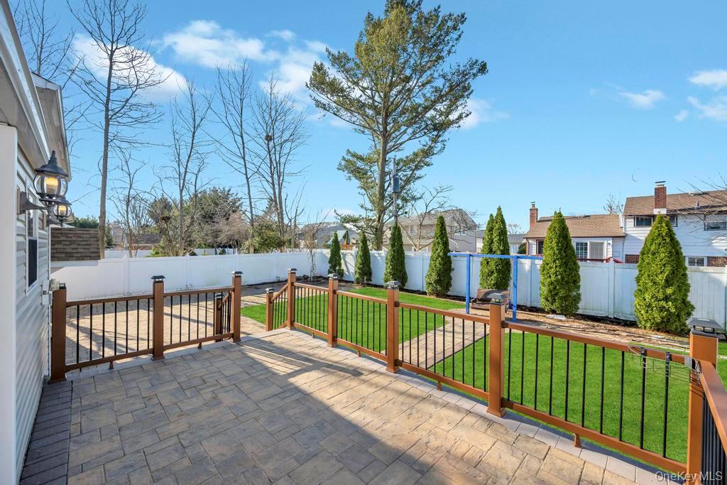 16 Phipps Lane Plainview, NY 11803 - Photo 25 of 26
