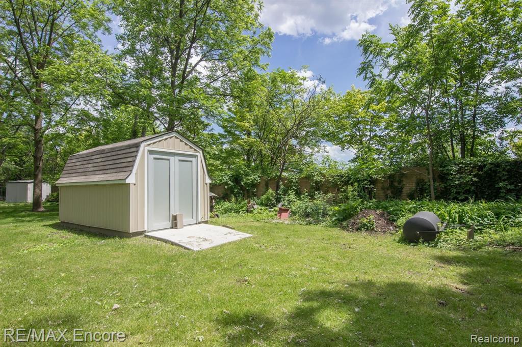 2645 Hickory Lawn Road Rochester Hills, MI 48307 - Photo 37 of 39