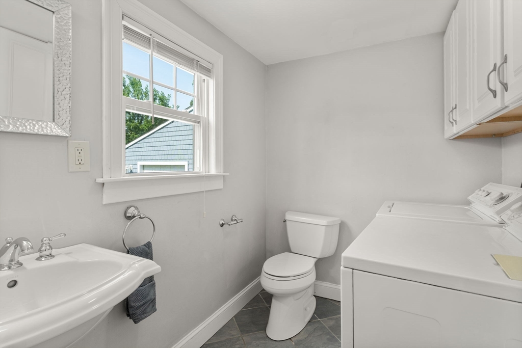 32 Wilmont Street Chicopee, MA 01013 - Photo 20 of 40
