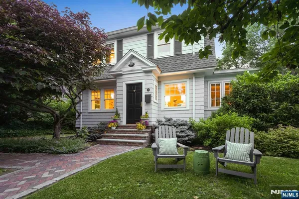 $899,027 | 20 Euclid Place, Montclair, NJ 07042