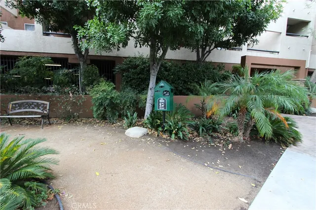 $450,000 | 5520 Owensmouth Avenue, Unit 217, Woodland Hills, CA 91367