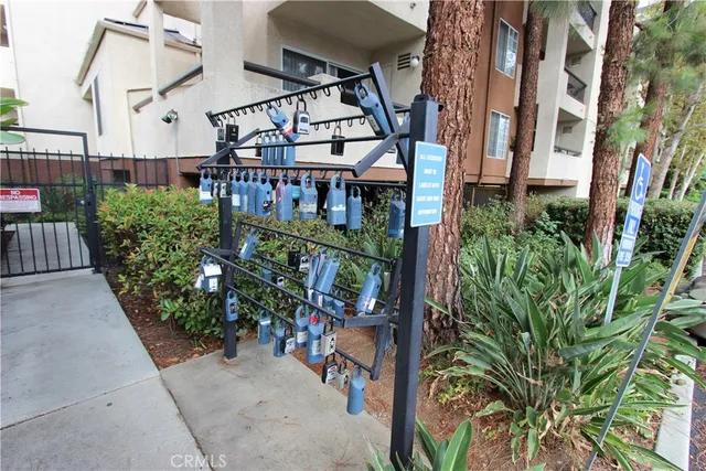 $450,000 | 5520 Owensmouth Avenue, Unit 217, Woodland Hills, CA 91367