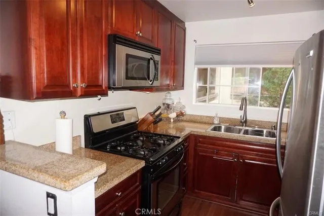 $450,000 | 5520 Owensmouth Avenue, Unit 217, Woodland Hills, CA 91367