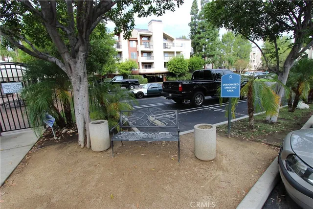 $450,000 | 5520 Owensmouth Avenue, Unit 217, Woodland Hills, CA 91367