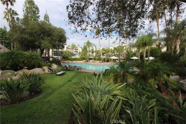 $450,000 | 5520 Owensmouth Avenue, Unit 217, Woodland Hills, CA 91367