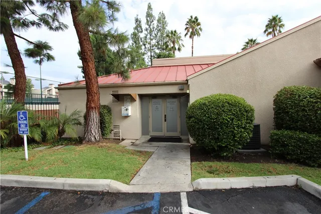 $450,000 | 5520 Owensmouth Avenue, Unit 217, Woodland Hills, CA 91367