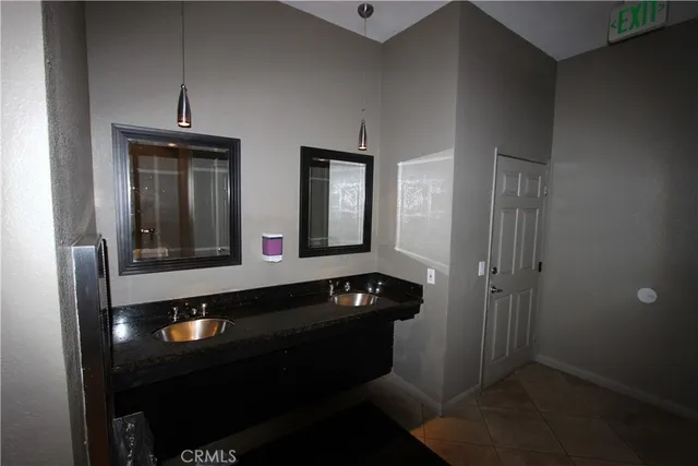 $450,000 | 5520 Owensmouth Avenue, Unit 217, Woodland Hills, CA 91367