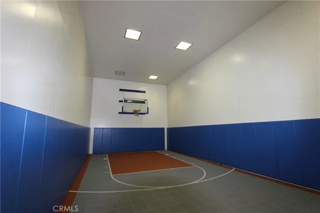 $450,000 | 5520 Owensmouth Avenue, Unit 217, Woodland Hills, CA 91367