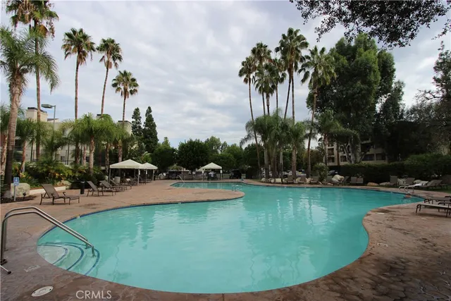 $450,000 | 5520 Owensmouth Avenue, Unit 217, Woodland Hills, CA 91367