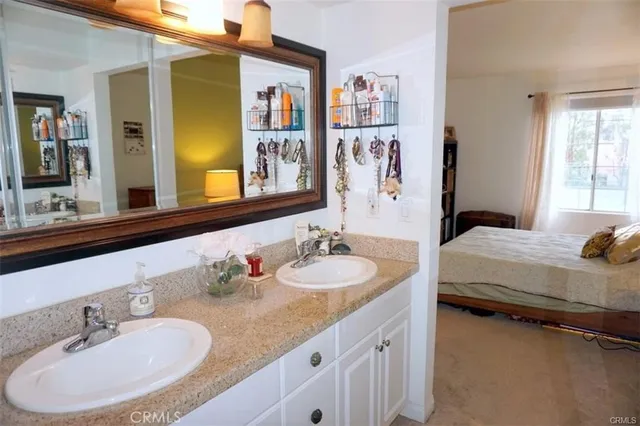 $450,000 | 5520 Owensmouth Avenue, Unit 217, Woodland Hills, CA 91367