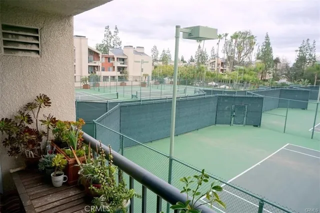 $450,000 | 5520 Owensmouth Avenue, Unit 217, Woodland Hills, CA 91367