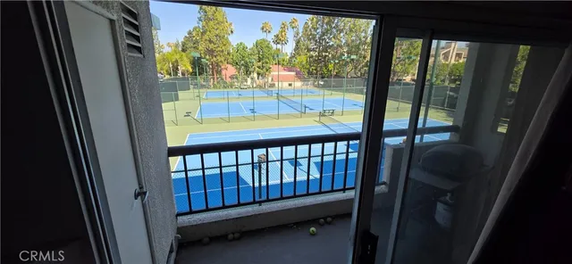 $450,000 | 5520 Owensmouth Avenue, Unit 217, Woodland Hills, CA 91367