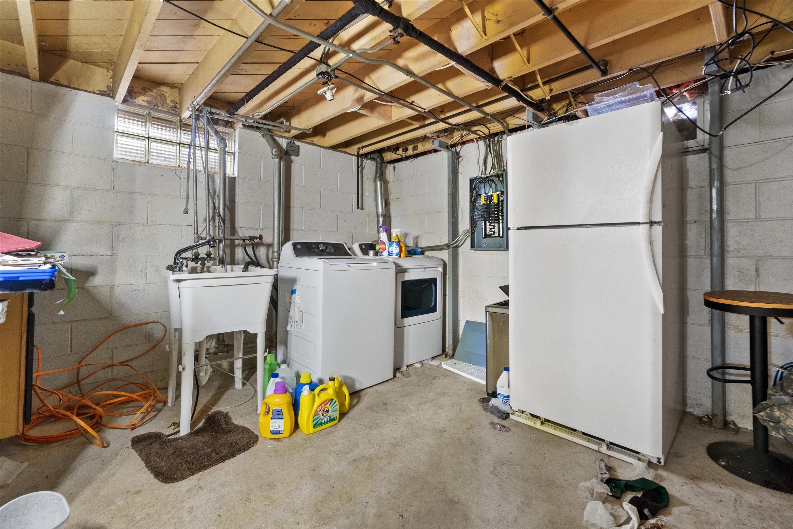 7208 West Nash Street Milwaukee, WI 53216 - Photo 25 of 27 Laundry Area