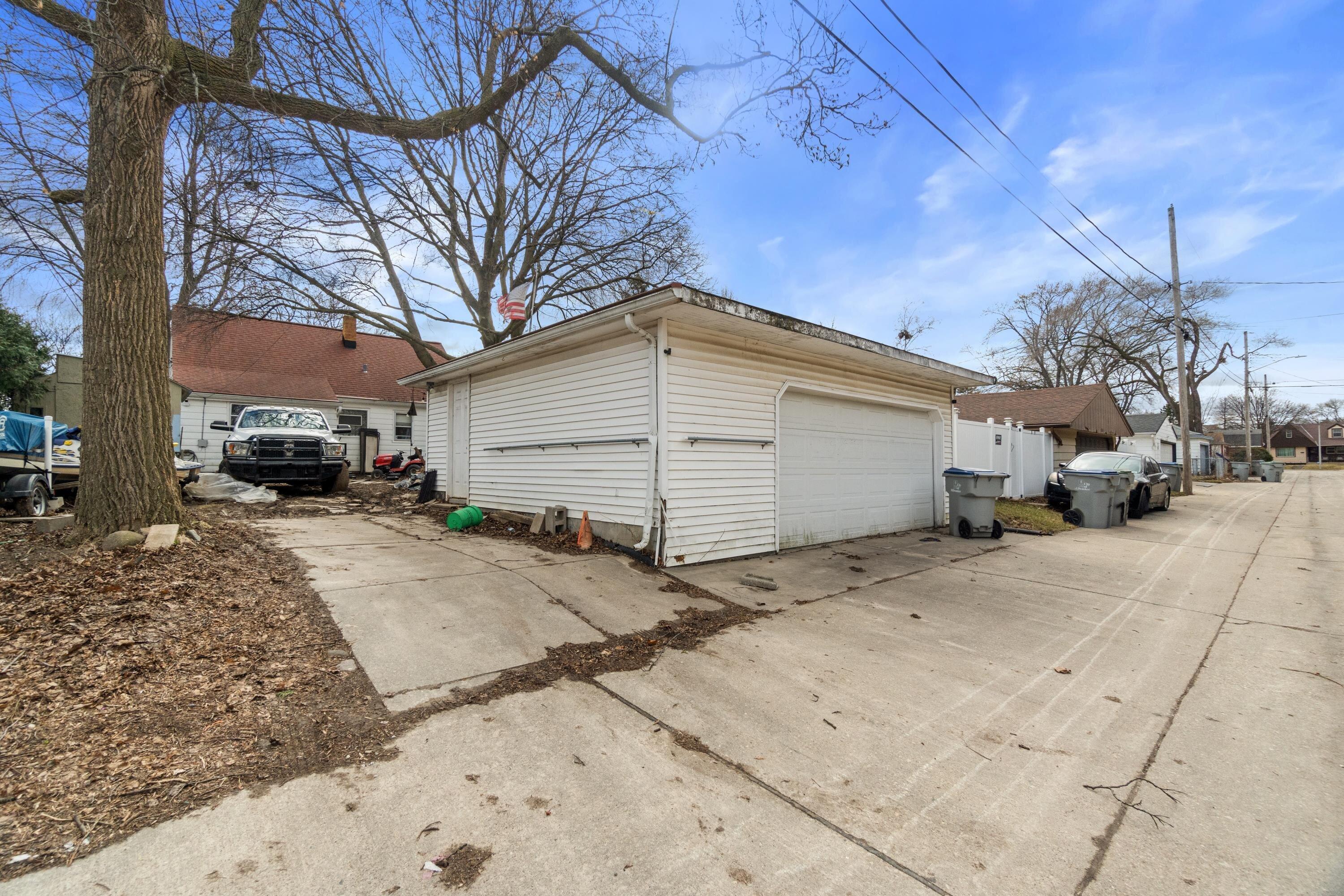 7208 West Nash Street Milwaukee, WI 53216 - Photo 27 of 27 Garage