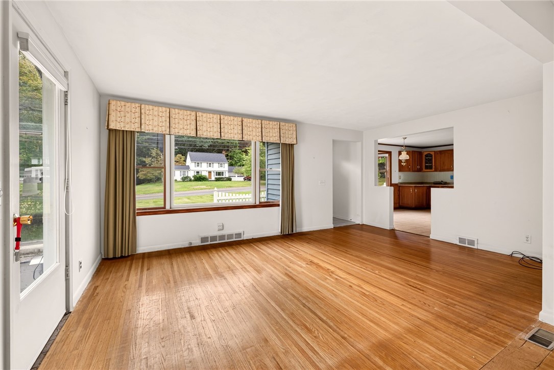 1070 Shoemaker Road Webster, NY 14580 - Photo 9 of 24 Gallery Image 9