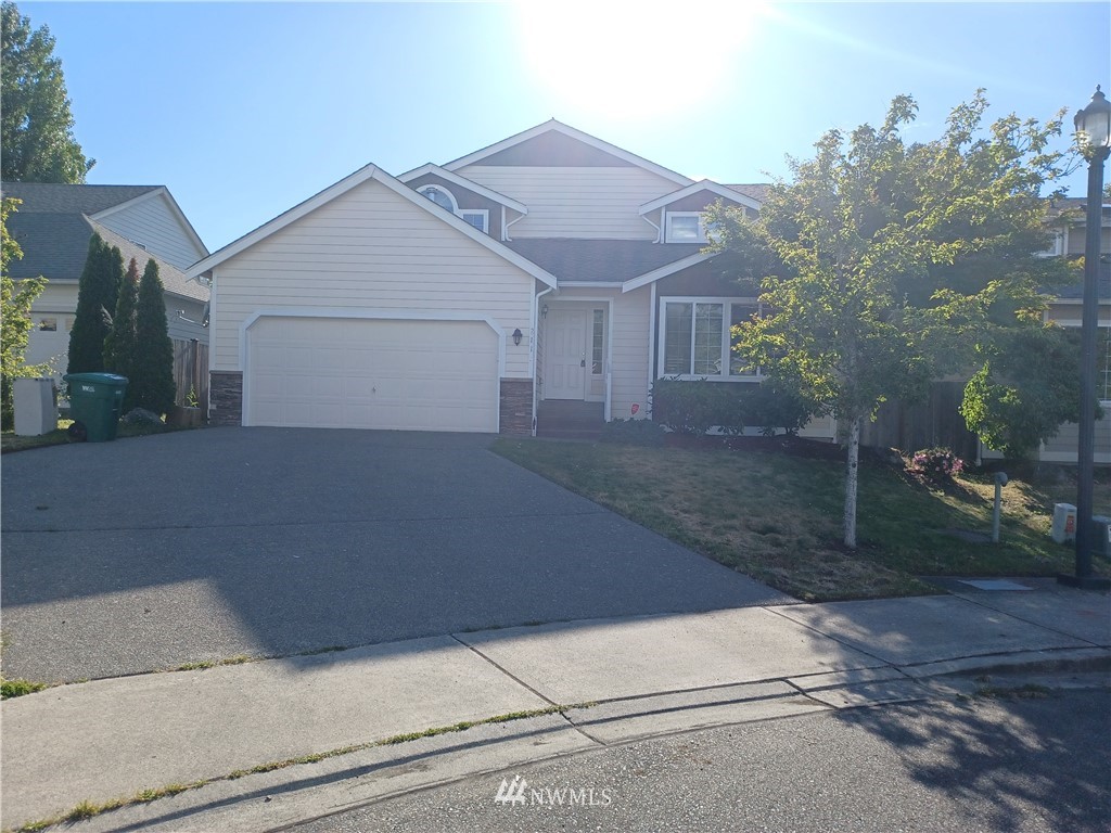 2113 Burnett Place South Renton, WA 98055 - Photo 2 of 22 Gallery Image 2
