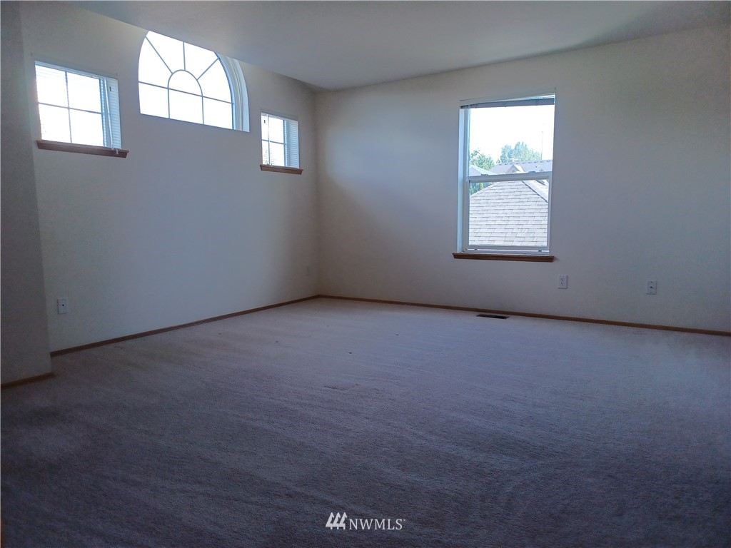 2113 Burnett Place South Renton, WA 98055 - Photo 6 of 22 Gallery Image 6