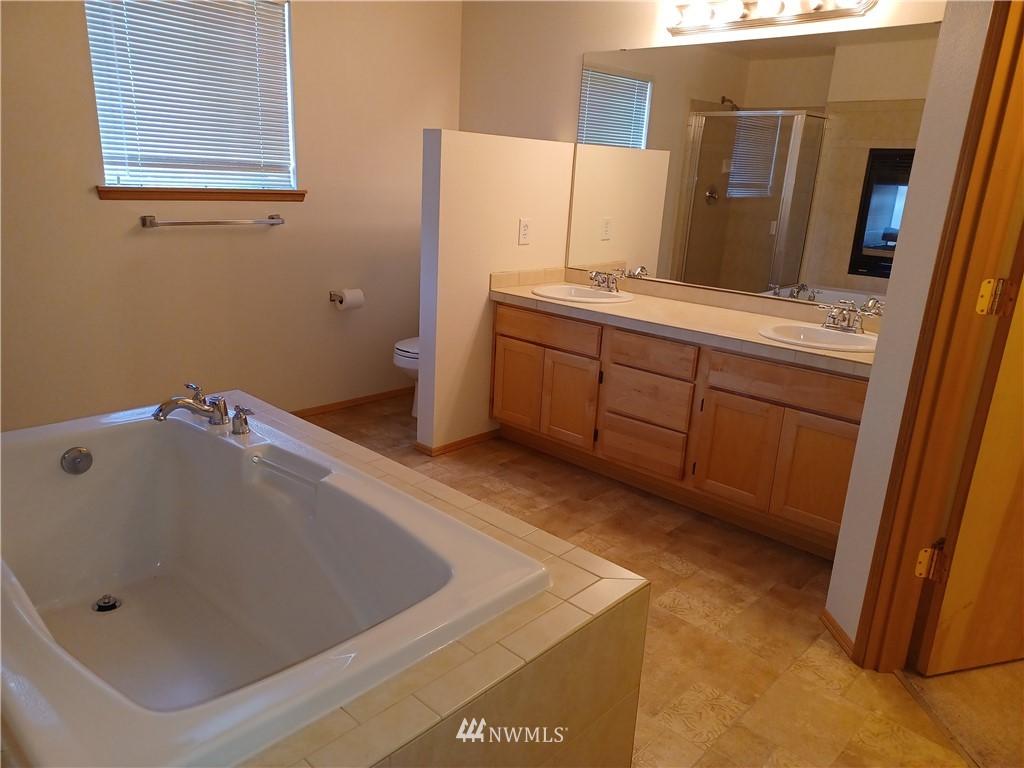 2113 Burnett Place South Renton, WA 98055 - Photo 9 of 22 Gallery Image 9