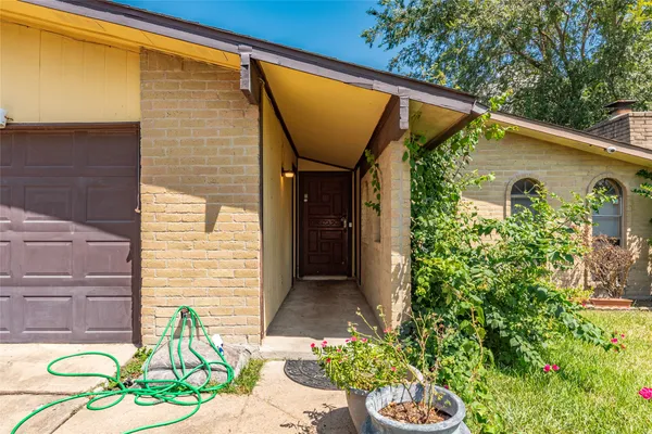 a view of a garage