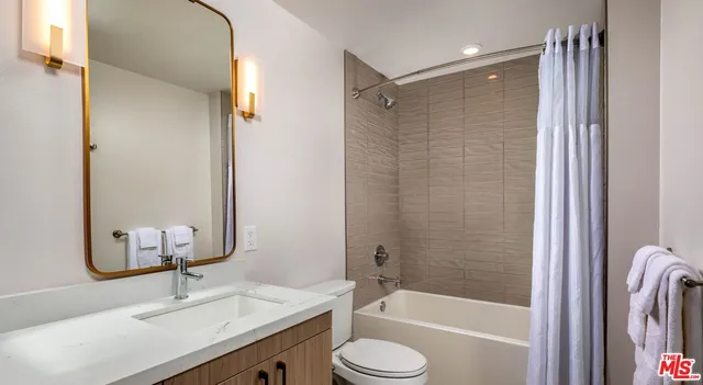 $2,432 | 1340 South Hill Street, Unit 207, Los Angeles, CA 90015